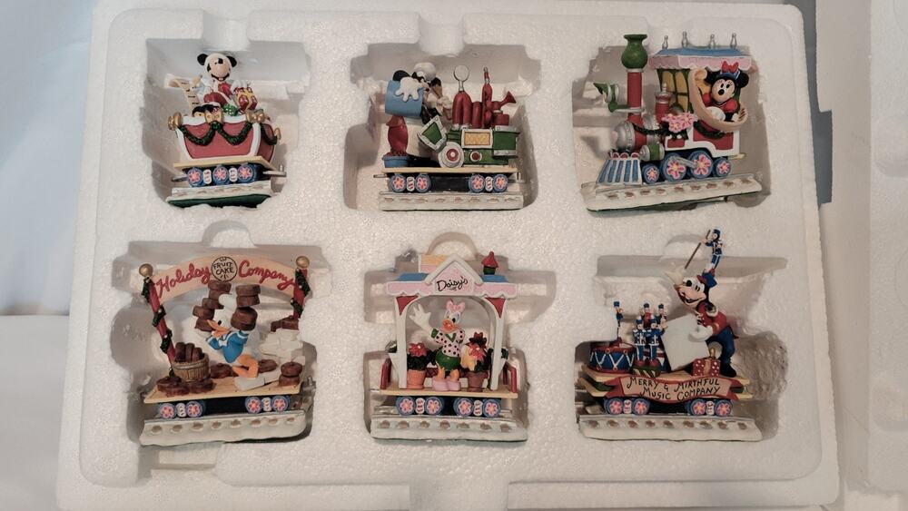 Danbury Mint Disney Minnie's Merry Railroad Christmas Train Complete 6 Piece Set